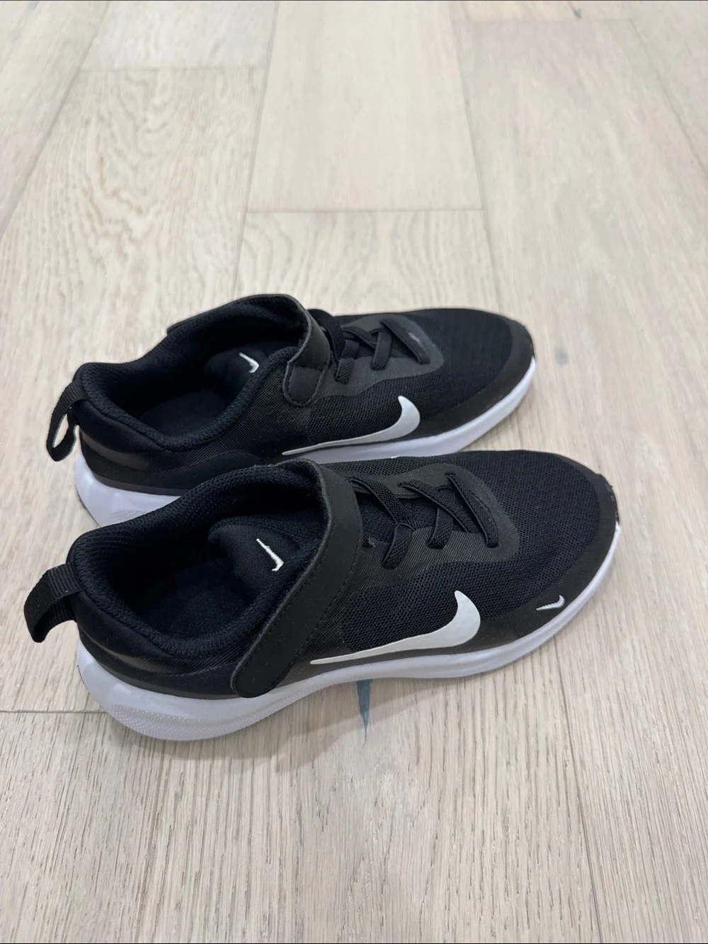 Like new condition Nike Black & White Kids Athletic Sneakers